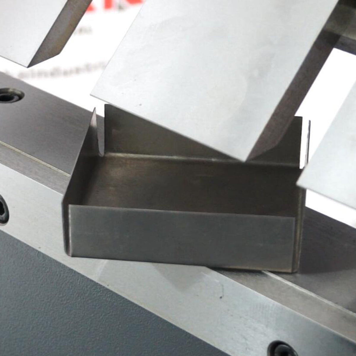 KAKA Industrial PBB-4012, 40-Inch Pan and Box Brake Foot Clamp, Max Clamping Bar Lift 1-7/8 Inch, Max Box Depth 2.5 Inch, Folding Angle 0-135 Degree,Nose Radius 1/32 Inch, Sheet Metal Folding Machine - 173150