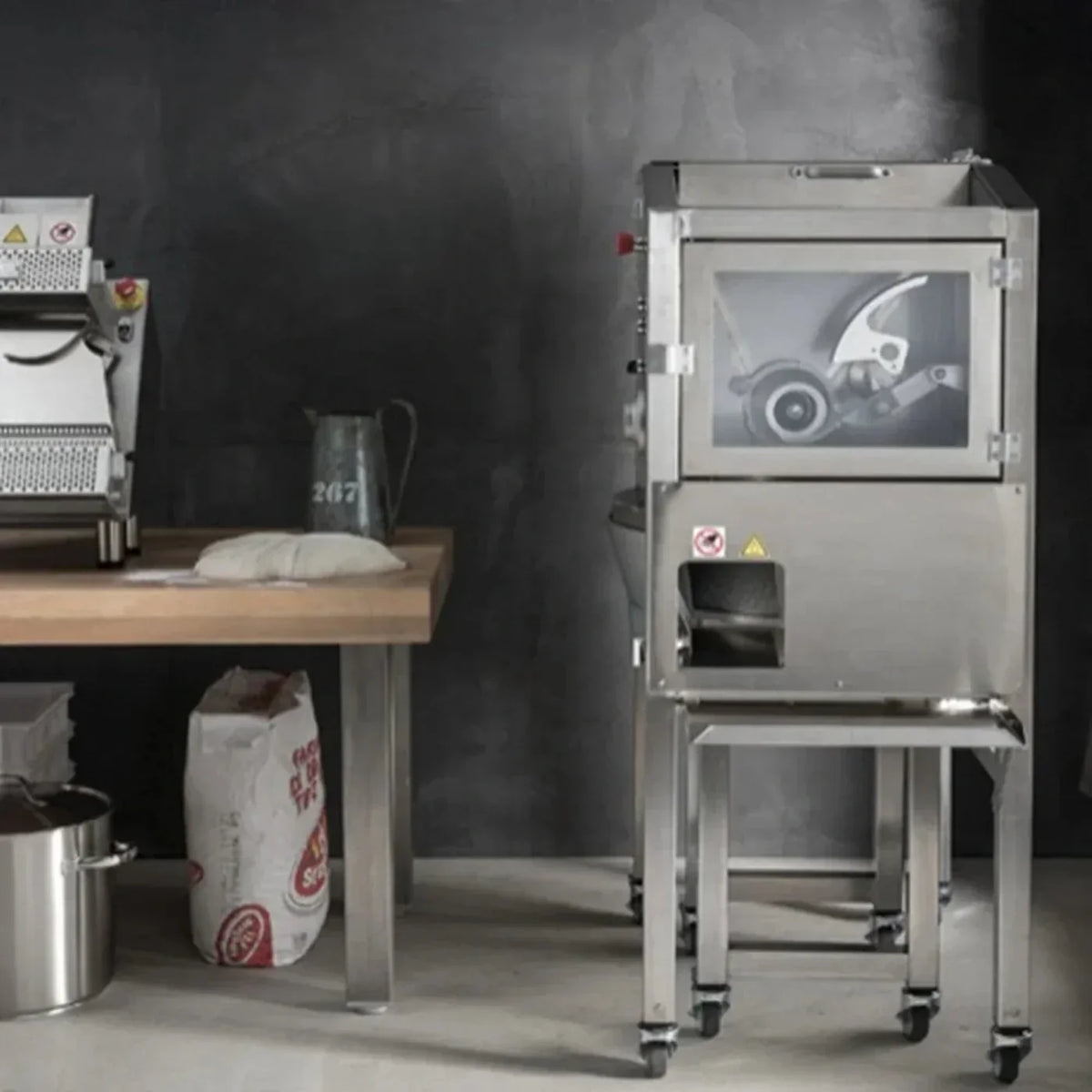 BakeMax BMDD005 28.5" Automatic Dough Divider/Rounder, 44 Liter Dough Hopper, 115/60/1 -  BMDD005
