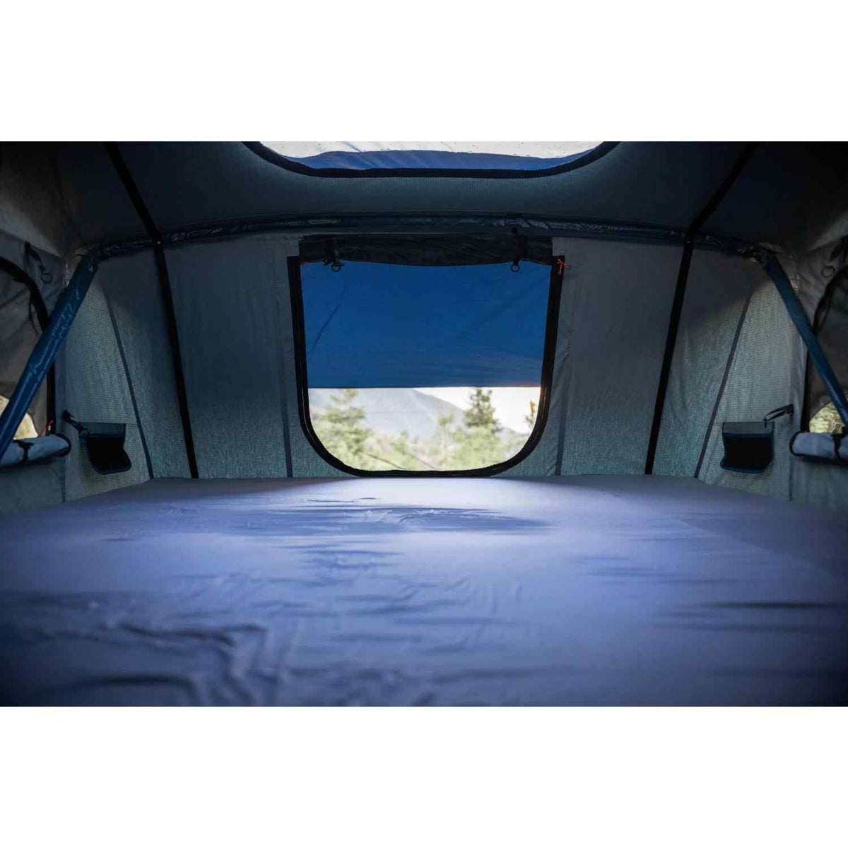 Roam Vagabond XL Rooftop Tent - ROAM-RTT-VBXL-FO-NA