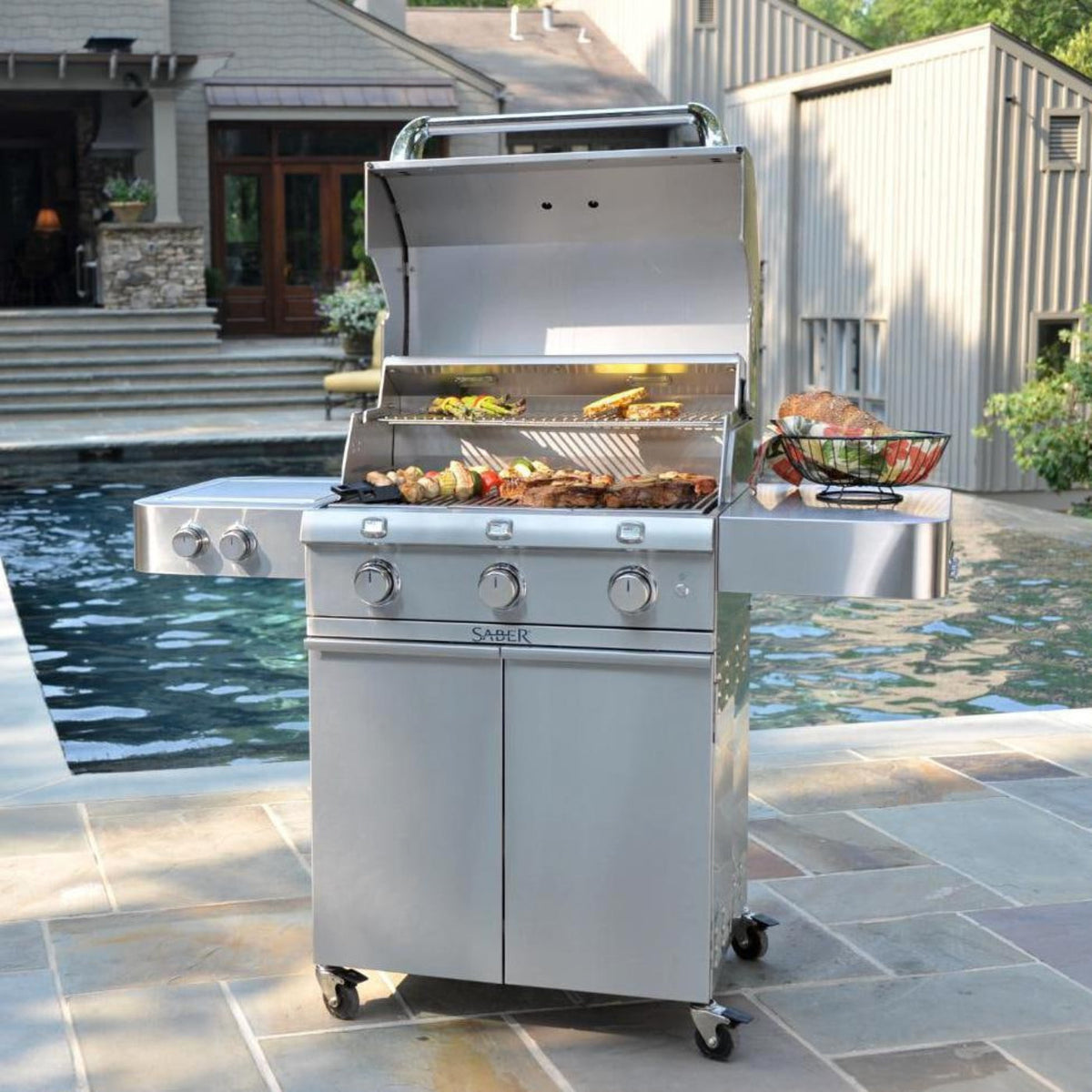 Saber Grills: 500 Series 3-Burner Cart Grill (LP) - R50CC0617