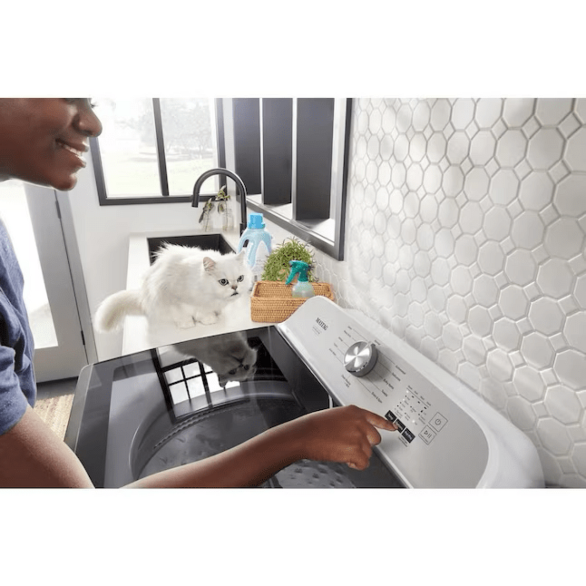 Maytag Pet Pro 4.7-cu ft High Efficiency Agitator Top-Load Washer White - MVW6500MW